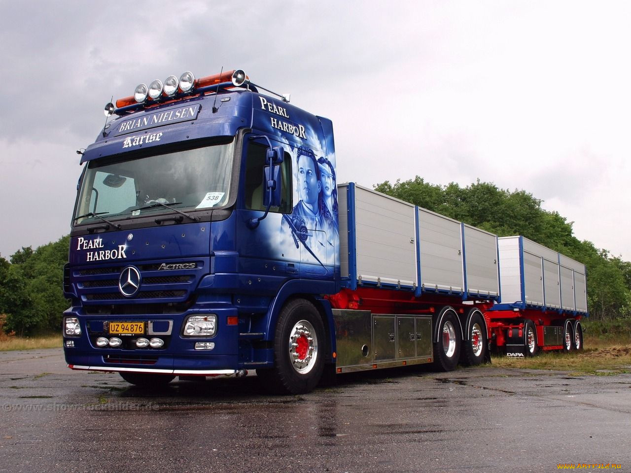 , mercedes, trucks